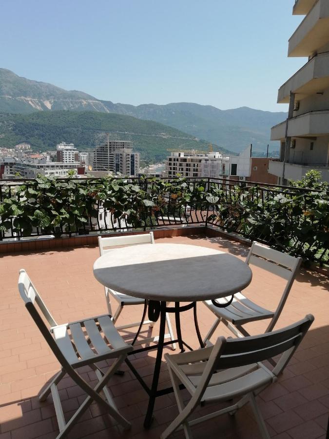 Lovely Apartment With Big Terrace In Budva Exterior foto