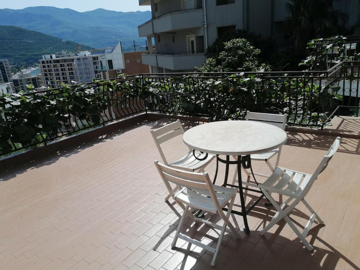 Lovely Apartment With Big Terrace In Budva Exterior foto